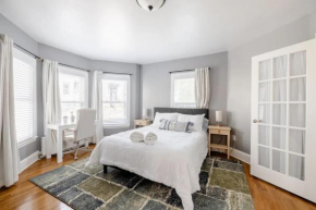 Bright Spacious Apartment - 2 BR 2 BA